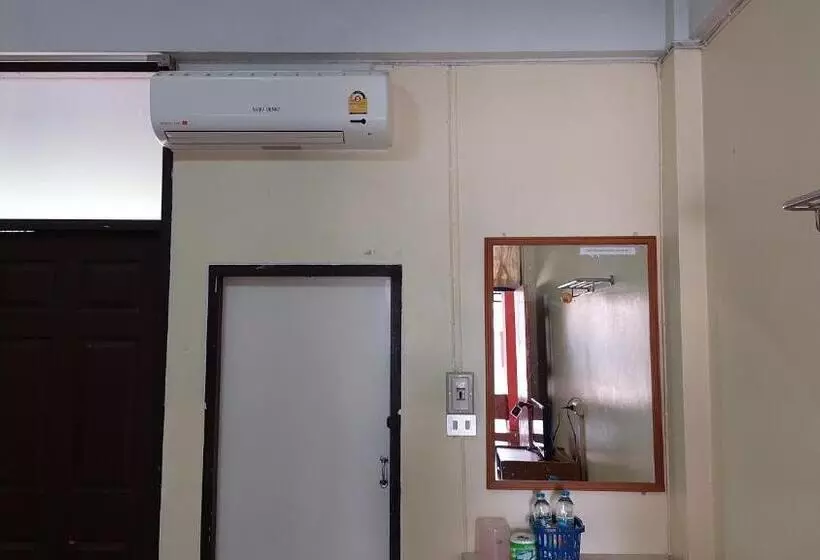 ホテル Sataya Apartment