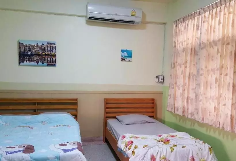 ホテル Sataya Apartment