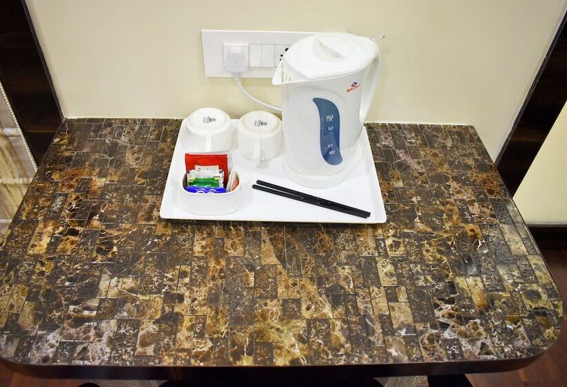 בית מלון כפרי Silver Arcade Premier, Malda, Wb