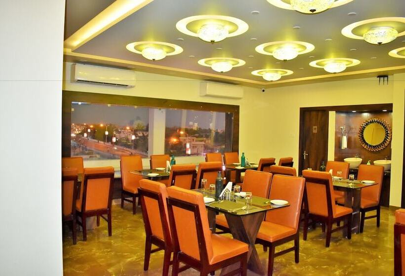 בית מלון כפרי Silver Arcade Premier, Malda, Wb