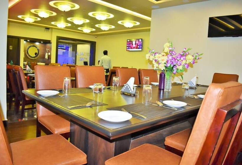 בית מלון כפרי Silver Arcade Premier, Malda, Wb