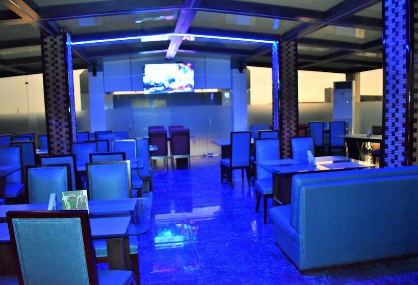 בית מלון כפרי Silver Arcade Premier, Malda, Wb