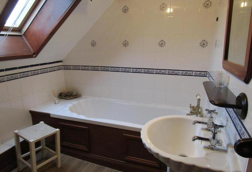 בית מלון כפרי The Crown