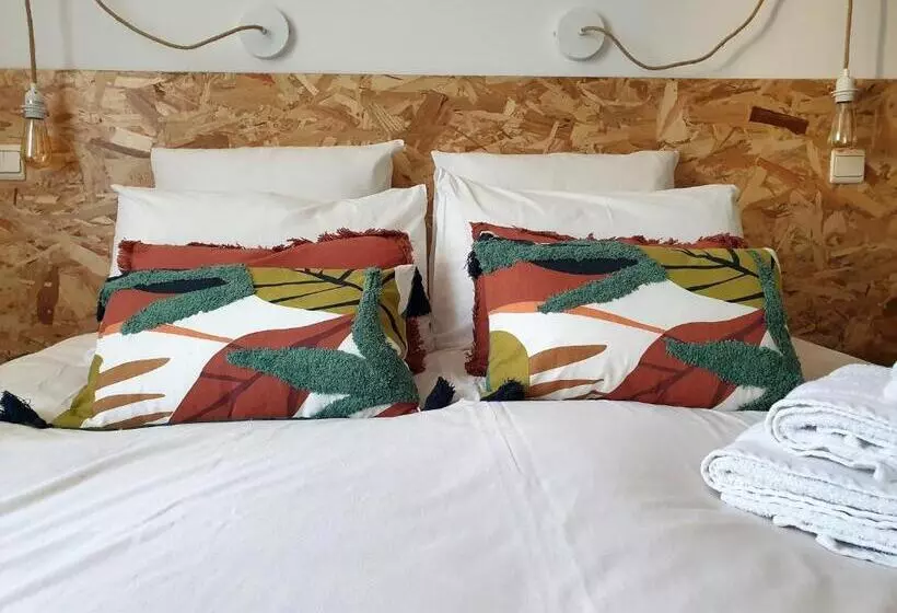 Majatalo Chambres D Hôtes Et Gîtes  L Abri Sous Roche