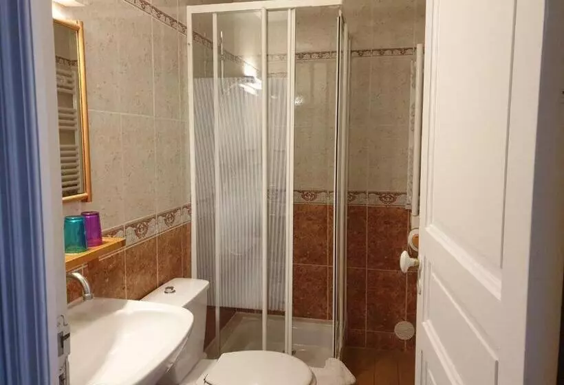 Majatalo Chambres D Hôtes Et Gîtes  L Abri Sous Roche