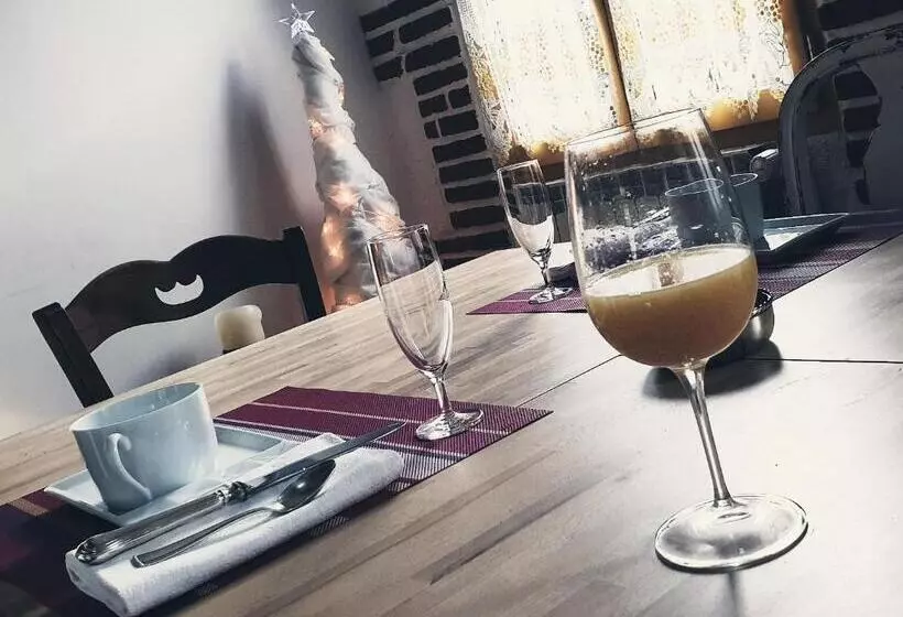 Majatalo Chambres D Hôtes Et Gîtes  L Abri Sous Roche