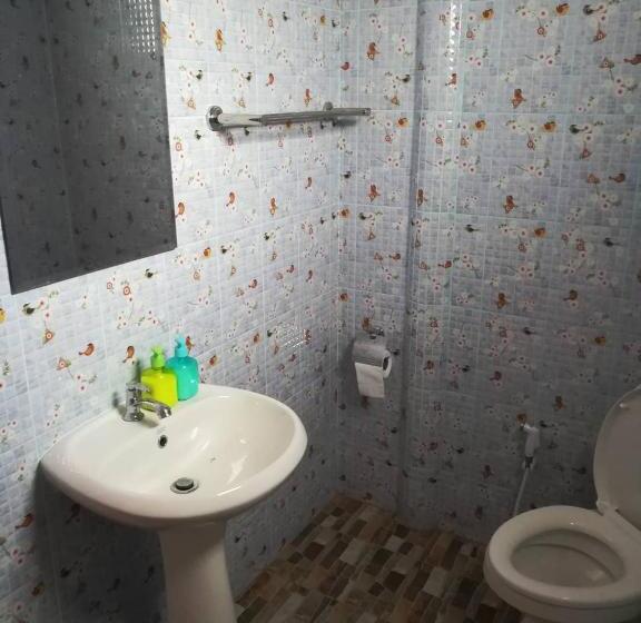 פנסיון Chomlay Room & Restaurant