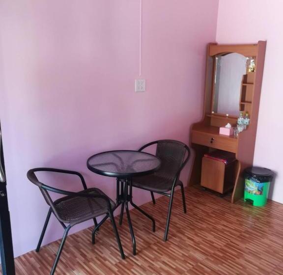 פנסיון Chomlay Room & Restaurant