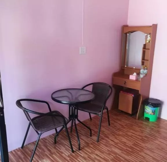 ペンション Chomlay Room & Restaurant