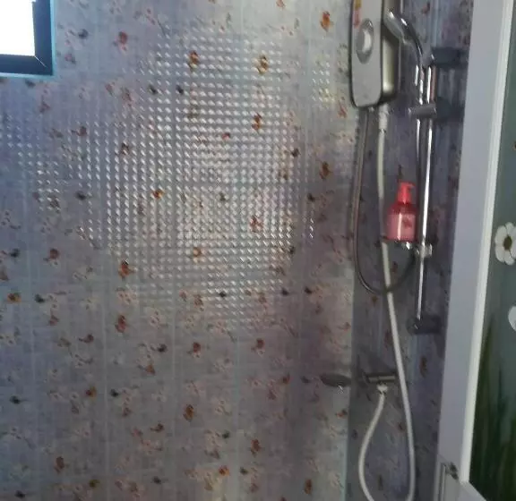 ペンション Chomlay Room & Restaurant