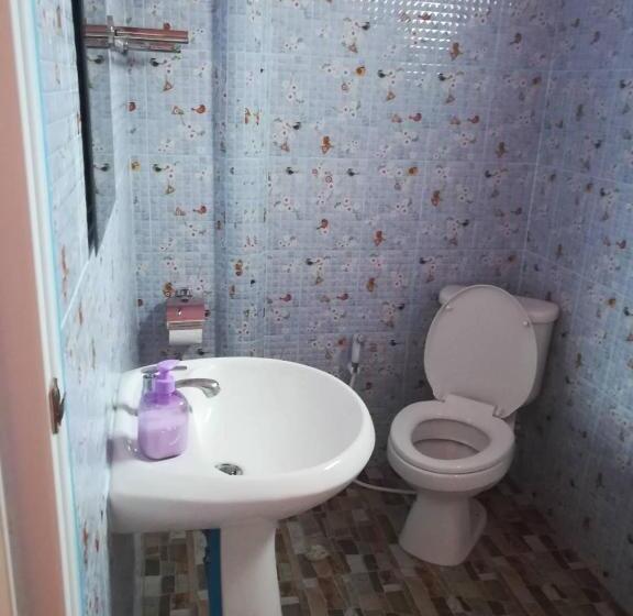 פנסיון Chomlay Room & Restaurant