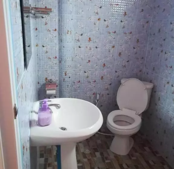 ペンション Chomlay Room & Restaurant