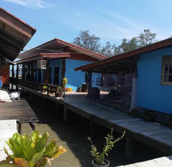 פנסיון Chomlay Room & Restaurant