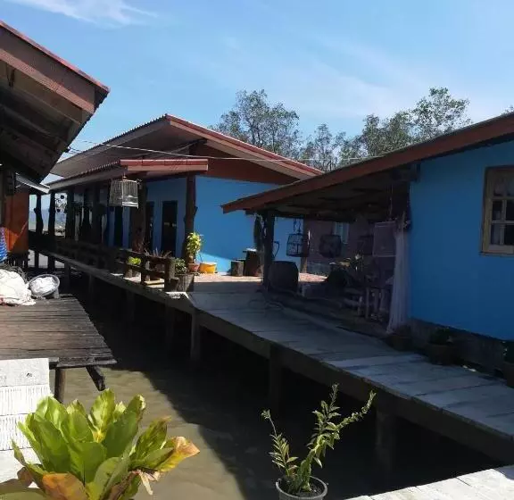 ペンション Chomlay Room & Restaurant