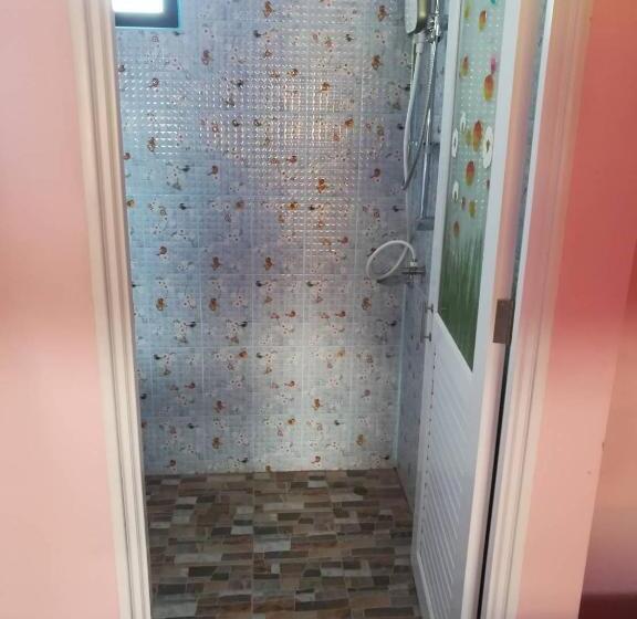 פנסיון Chomlay Room & Restaurant