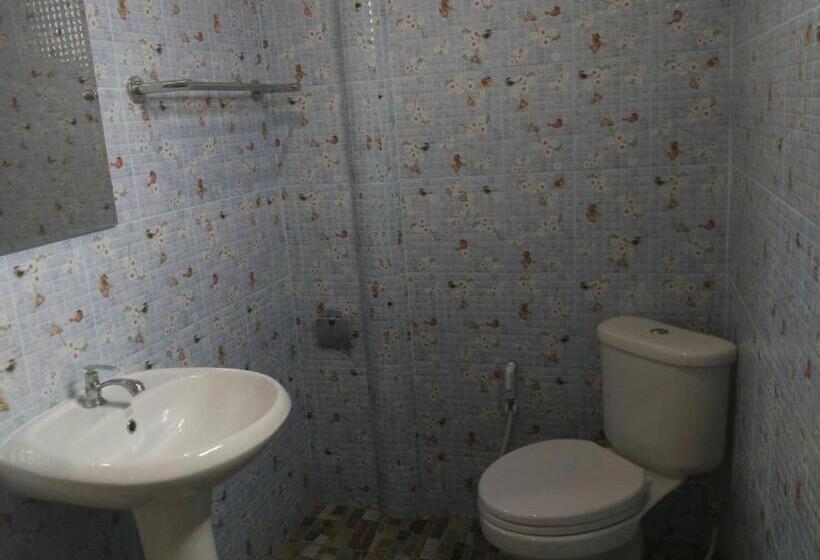 פנסיון Chomlay Room & Restaurant