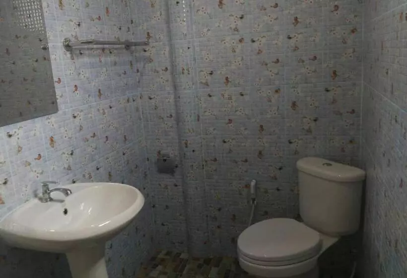 ペンション Chomlay Room & Restaurant