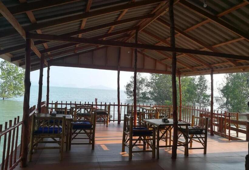 פנסיון Chomlay Room & Restaurant