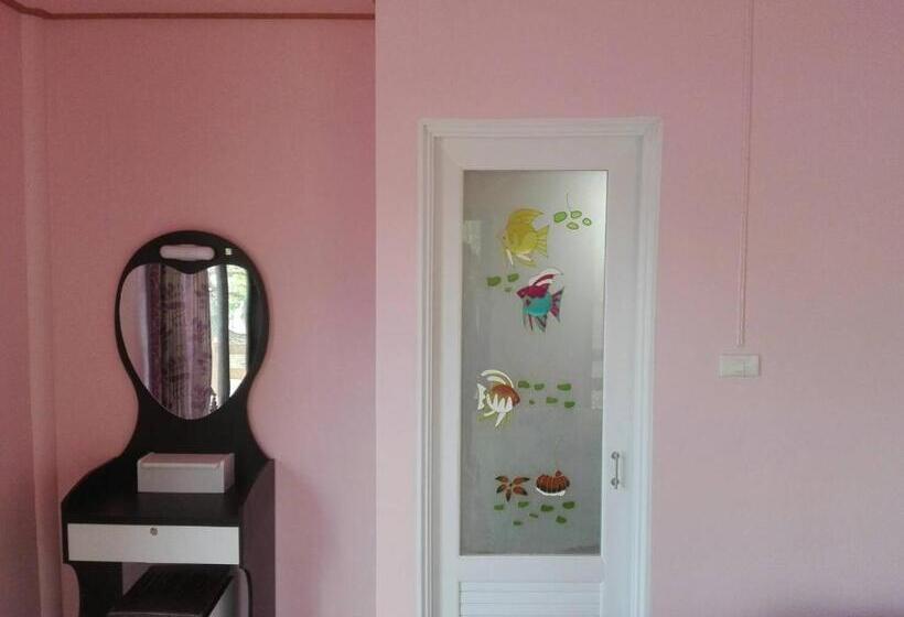 פנסיון Chomlay Room & Restaurant