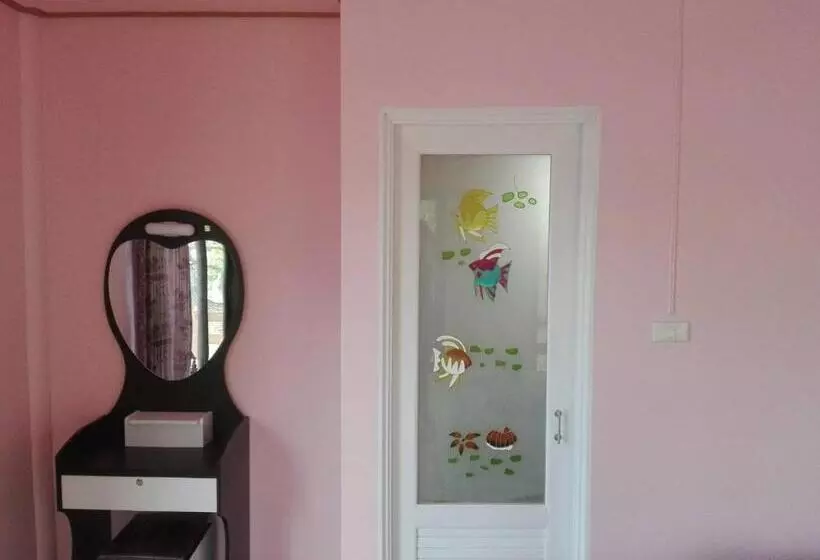 ペンション Chomlay Room & Restaurant