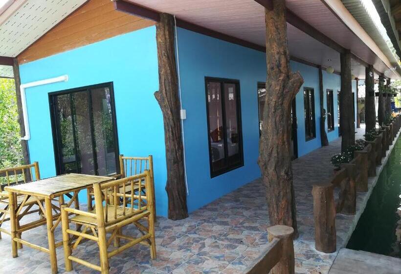 פנסיון Chomlay Room & Restaurant