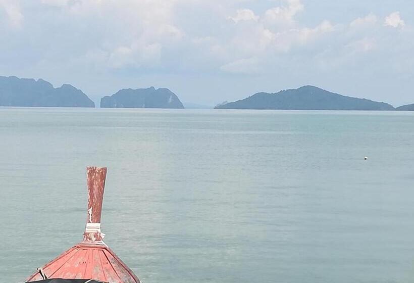 פנסיון Chomlay Room & Restaurant