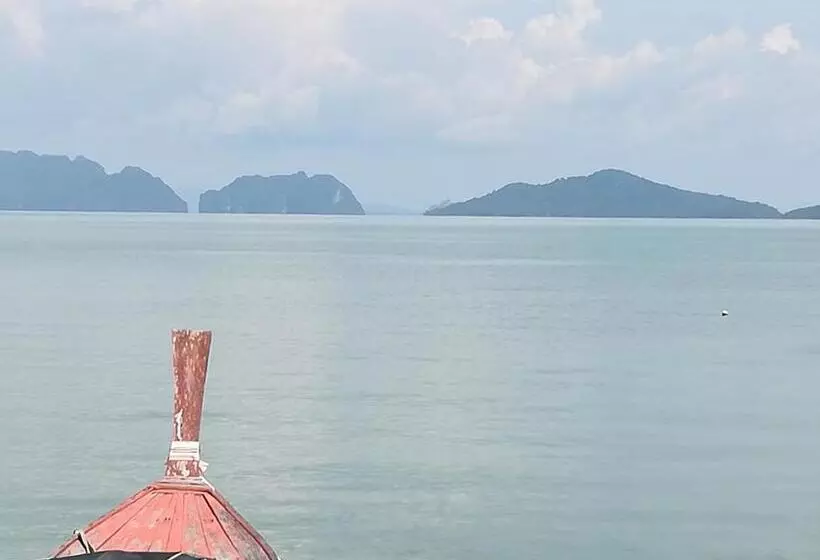 ペンション Chomlay Room & Restaurant