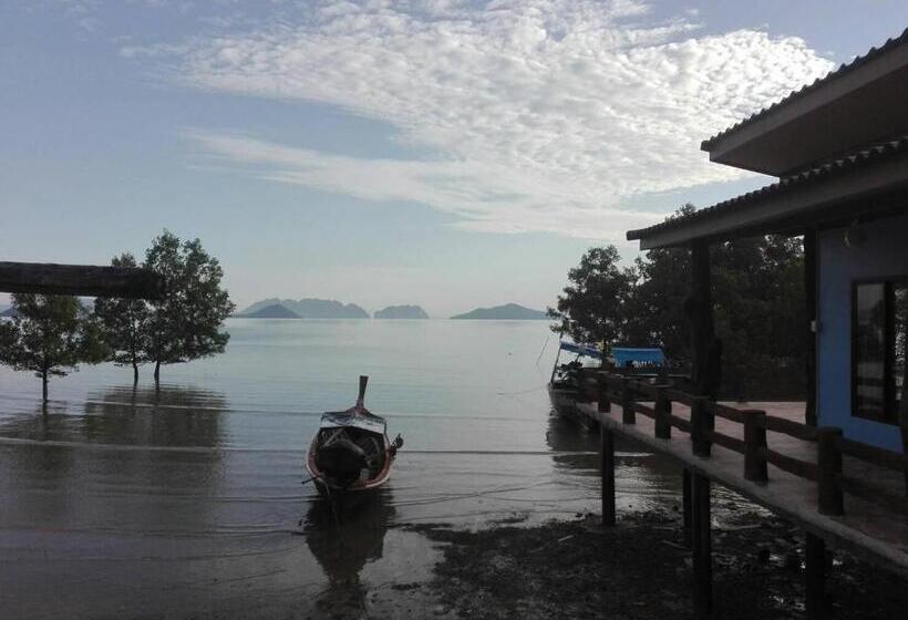 פנסיון Chomlay Room & Restaurant