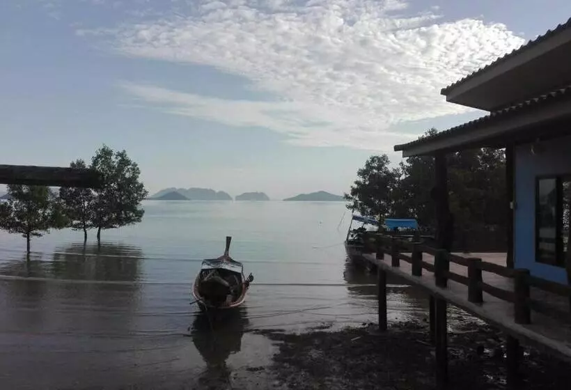 ペンション Chomlay Room & Restaurant