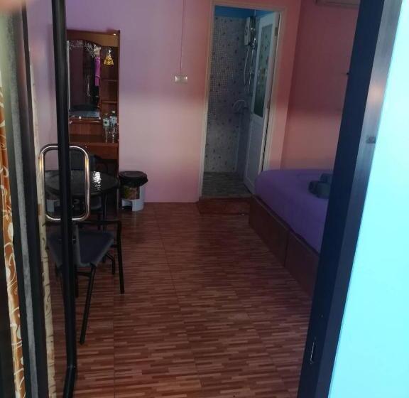 פנסיון Chomlay Room & Restaurant