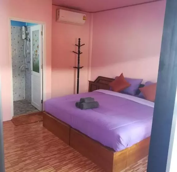 ペンション Chomlay Room & Restaurant