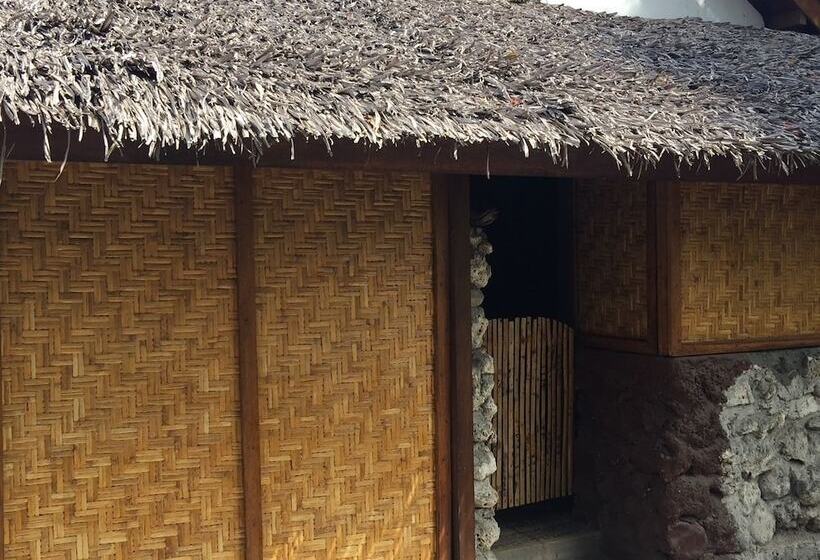 ペンション Maleo Moyo Seaside Resort