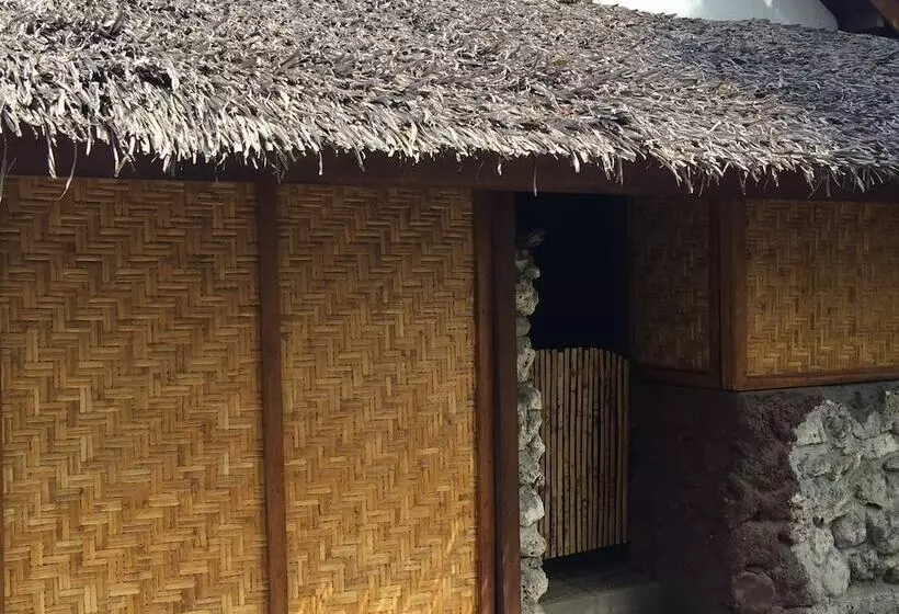 ペンション Maleo Moyo Seaside Resort