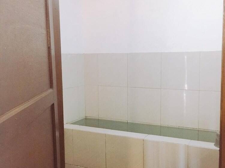 ペンション Maleo Moyo Seaside Resort