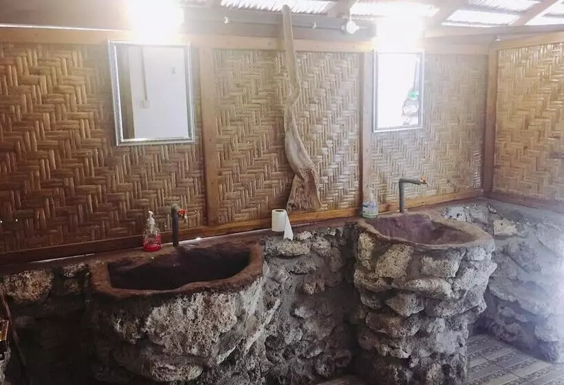 ペンション Maleo Moyo Seaside Resort