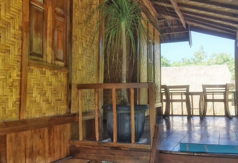 ペンション Maleo Moyo Seaside Resort