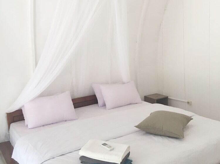 ペンション Maleo Moyo Seaside Resort