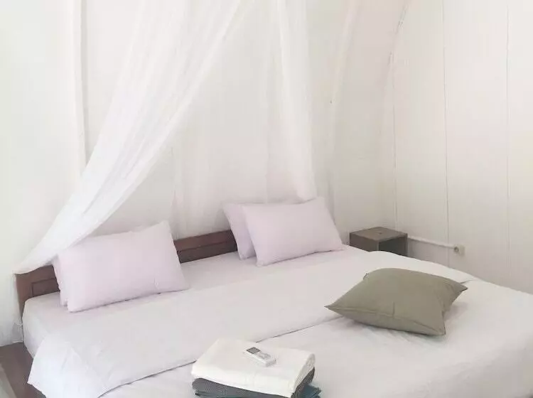 ペンション Maleo Moyo Seaside Resort