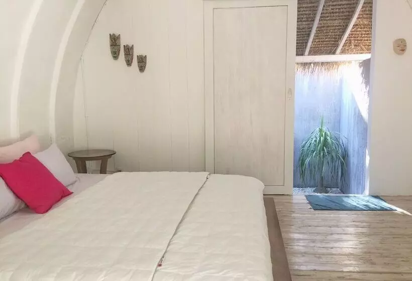 ペンション Maleo Moyo Seaside Resort