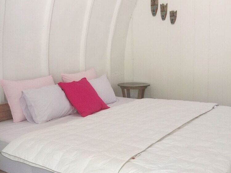 ペンション Maleo Moyo Seaside Resort