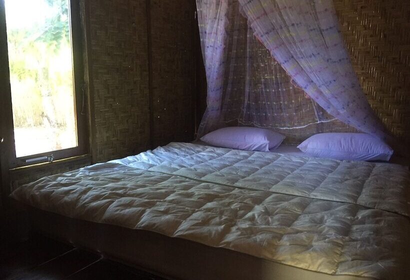 ペンション Maleo Moyo Seaside Resort