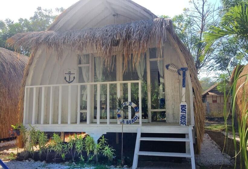 ペンション Maleo Moyo Seaside Resort