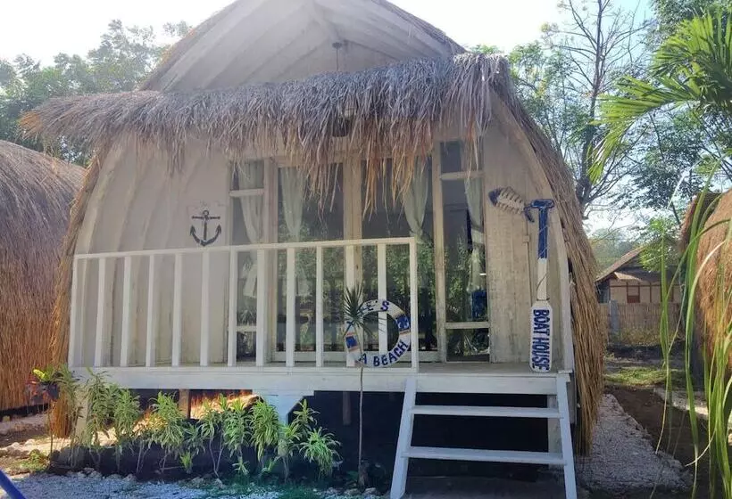 ペンション Maleo Moyo Seaside Resort