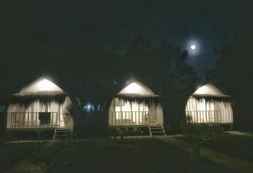 ペンション Maleo Moyo Seaside Resort