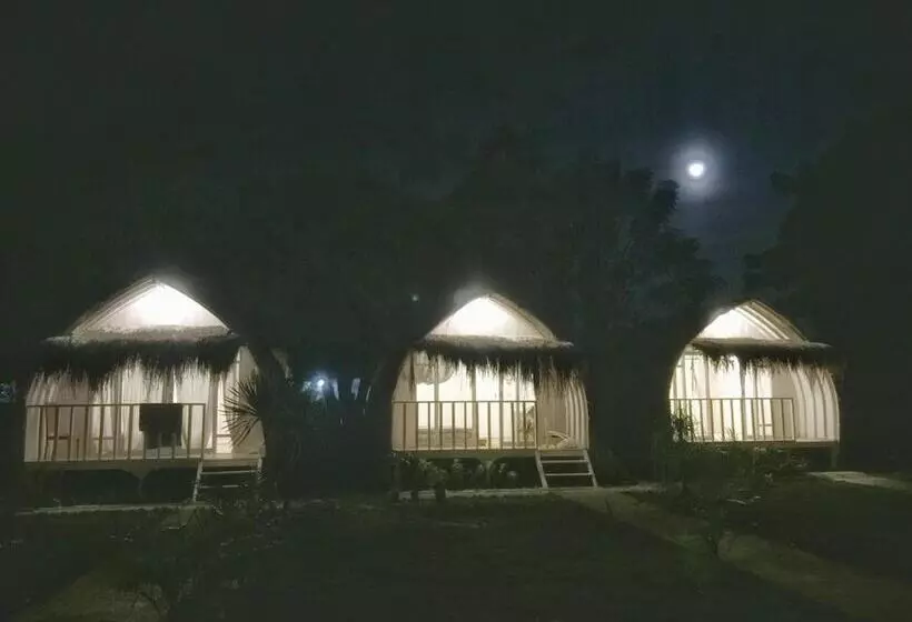 ペンション Maleo Moyo Seaside Resort