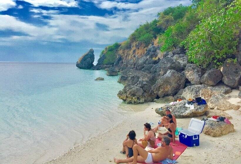 ペンション Maleo Moyo Seaside Resort