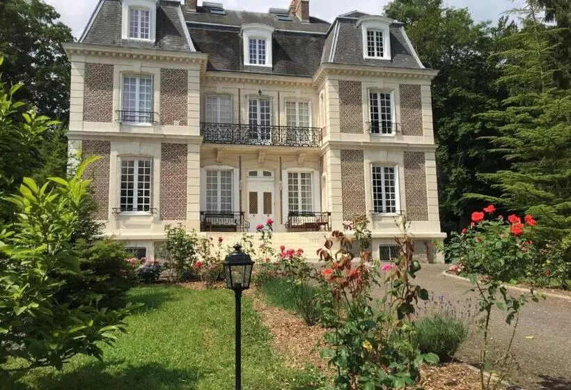 Aamiaismajoitus (B&B) Chateau D Avesnes  Le Castelet