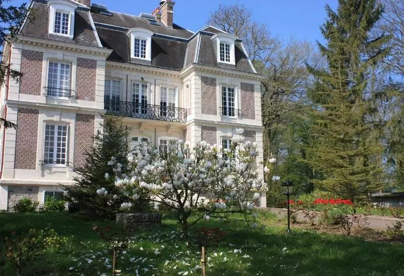 Aamiaismajoitus (B&B) Chateau D Avesnes  Le Castelet