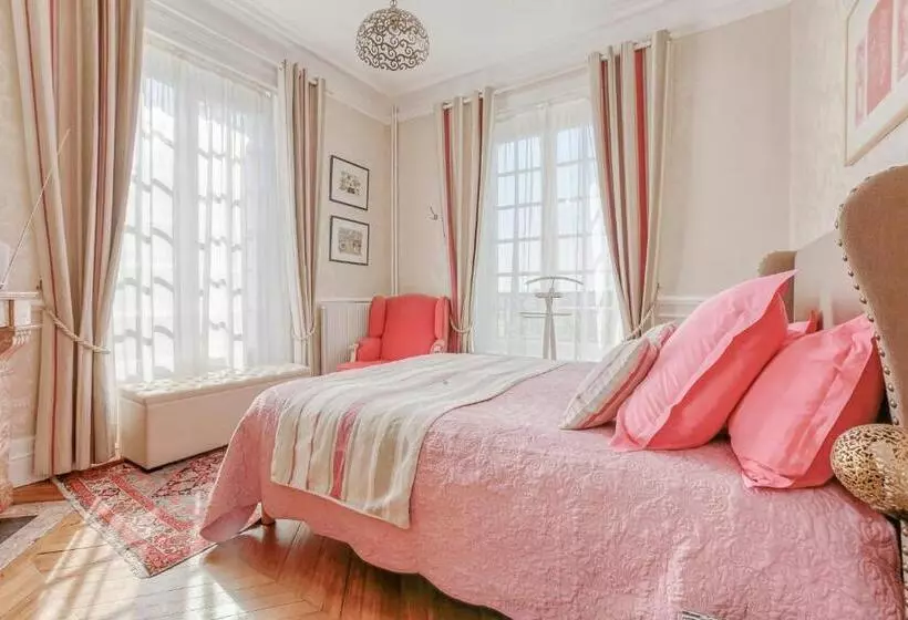 Aamiaismajoitus (B&B) Chateau D Avesnes  Le Castelet