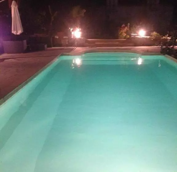 Aamiaismajoitus (B&B) Demeure De Forterre